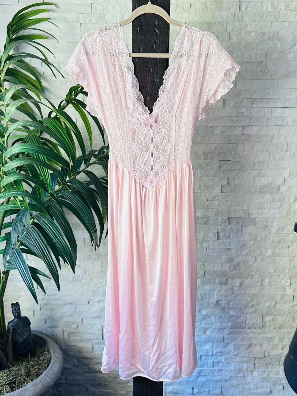 Cinema Etoile Vintage Pastel Pink Delicate Lace V-Neck Nightgown Size M
